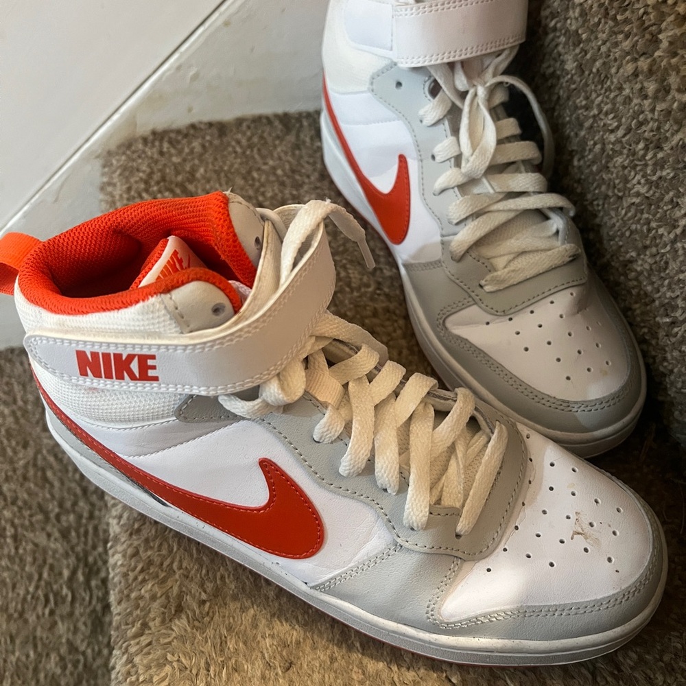 Nike Mid-Top Sneakers in White, Gray and Orange